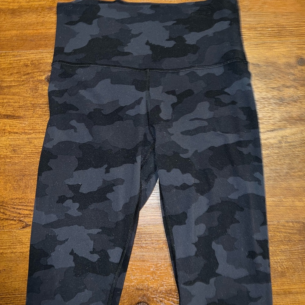 Lululemon Athletica Black Camo Gray Align High-Waist Leggings Size 6 - Picture 2 of 6
